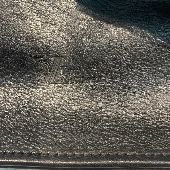 Venetian black leather messenger bag adjustable bought in Venice🇮🇹 - Picture 6 of 8